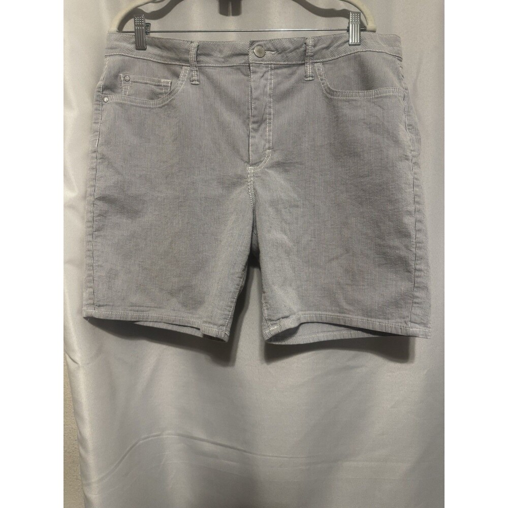 Riders by Lee Minnie Blue/White Stripe Bermuda Shorts Size 8 Pockets.